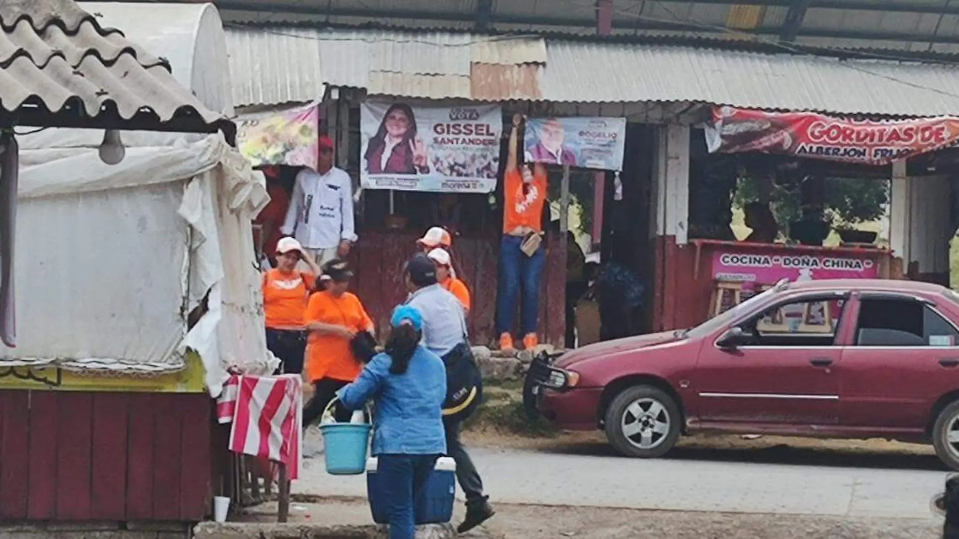 Bajan propaganda de candidatos contrarios